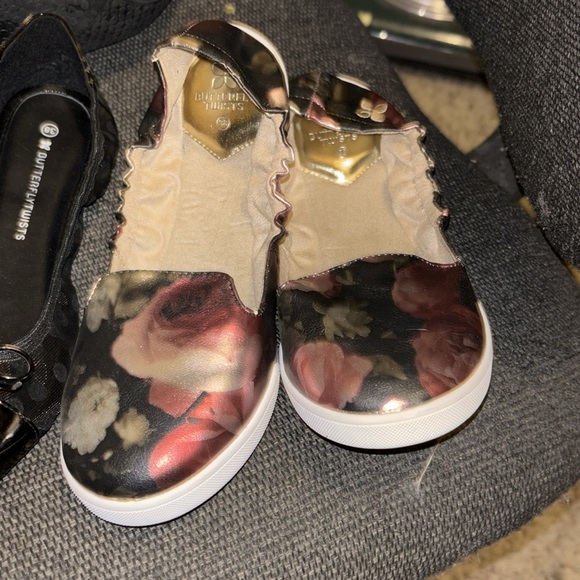 Butterfly twist size 7 these are women’s flats very dainty three different pairs - Picture 2 of 4